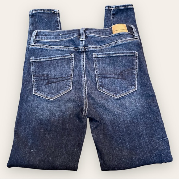 AMERICAN EAGLE - AE Ne(x)t Level Super High-Waisted Jegging in Medium Wash, 29” - Picture 4 of 16